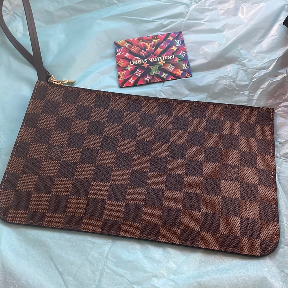 SOLD❌Authentic Neverfull DE MM/GM Pouch in Red Interior - Picture 10 of 16